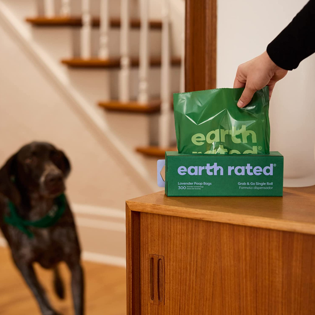 Earth Rated Dog Waste Bags, 300 Dog Waste Bags On A Large Single Roll, Grab And Go, Guaranteed Leak-Proof, Lavender-Scented image number null